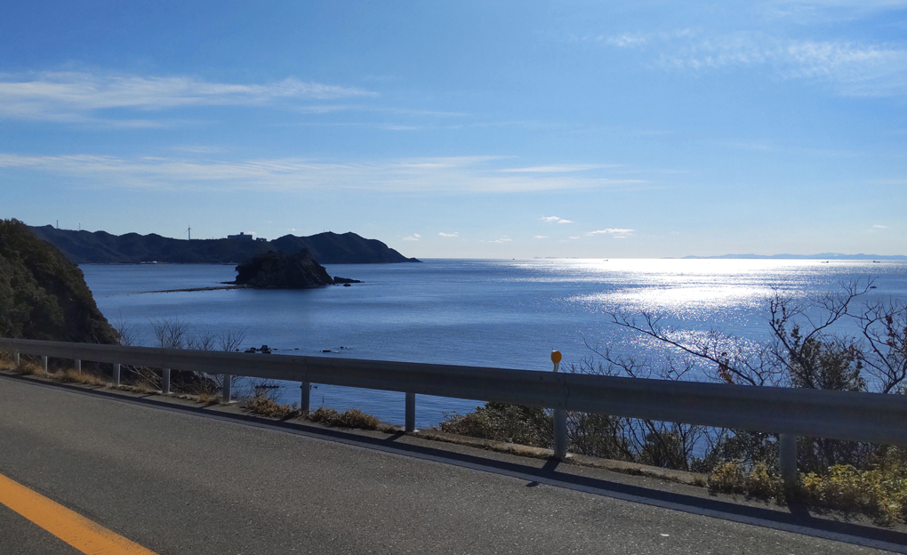 右手に鳴門海峡の雄大な景色が広がります。